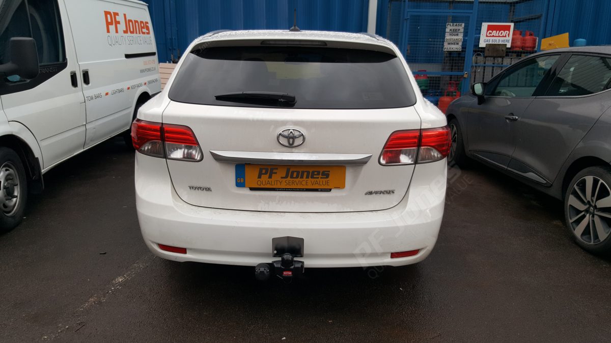 toyota avensis tow bar